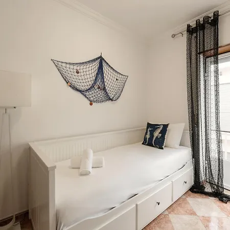 Next To The Waves * Nazaré