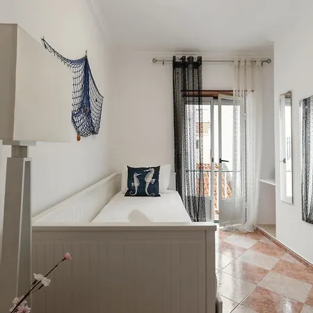 Next To The Waves * Nazaré