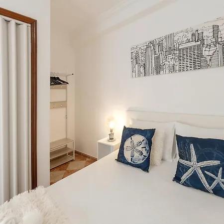 Apartment Next To The Waves *